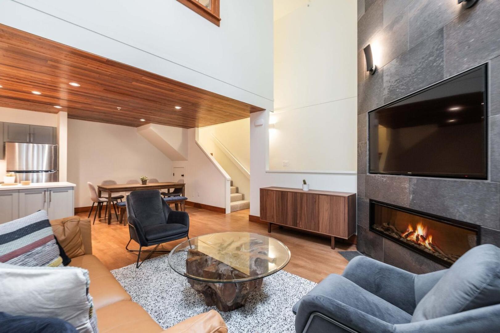 Snowberry By Outpost Whistler Villa Exterior photo